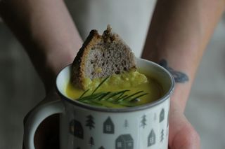 Sycący krem z zielonych warzyw 