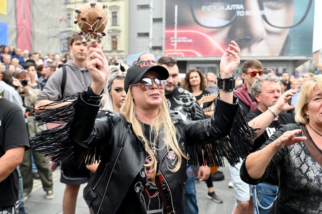 Gitarowe granie z zespołem Dżem na Rynku w Katowicach
