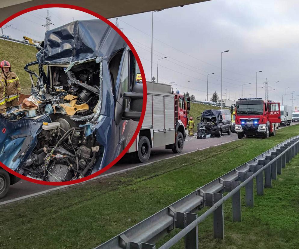 Citroen wbił się w tira. Ranny 28-latek i 5-latka