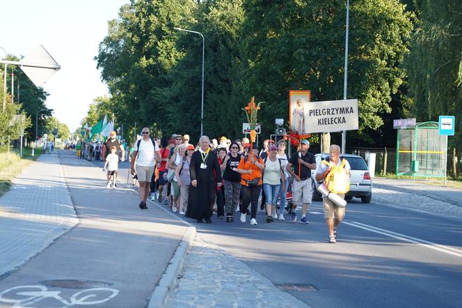 Kielecka Piesza Pielgrzymka podąża do Częstochowy