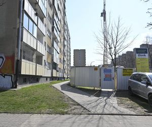 Deweloper buduje apartamentowiec tuż pod ich oknami. „Ten blok zasłoni nam świat”