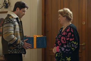 	Barwy szczęścia odc. 3197. Józefina Rawiczowa (Elżbieta Jarosik), Cezary (Marcel Opaliński)