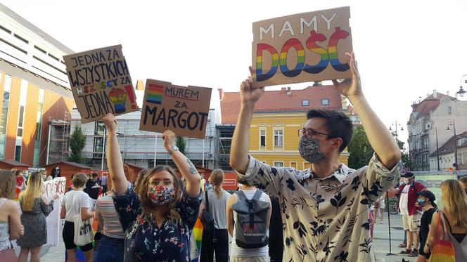 Bydgoszcz. Protest przeciwko zatrzymaniu aktywistki LGBT. Murem za Margot [WIDEO, ZDJĘCIA, AUDIO]