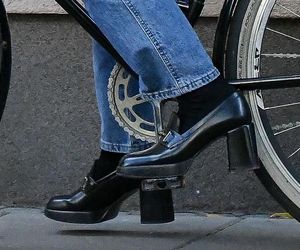 Katarzyna Warnke na giga obcasach łamie przepisy