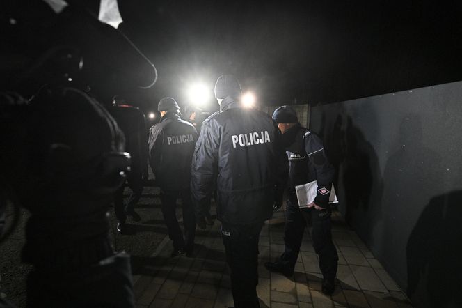 Policjanci pojawili o świcie przed domem Zbiginewa Ziobro w Jeruzalu (woj. łódzkie). Mieli doprowadzić go na przesłuchanie przed sejmową komisję śledczą ds. Pegasusa. Polityka nie było na miejscu