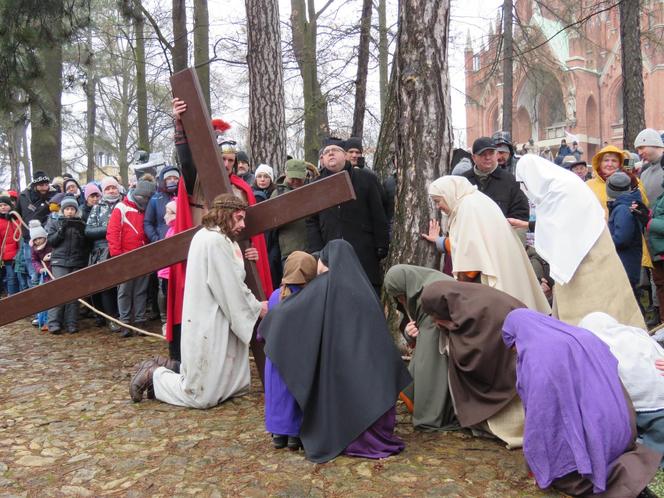 Misterium Męki Pańskiej na kalwaryjskim wzgórzu w Piekarach Śląskich