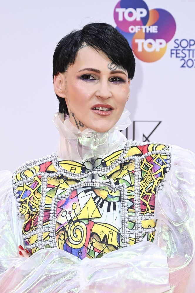 Chylińska nieźle się zmieniła. Duże usta i gładka twarz. Poznajecie ją jeszcze?