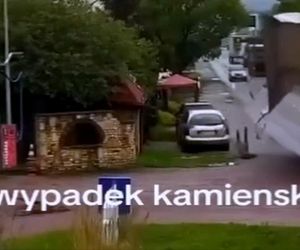 Pas od tira uderzył kobietę prosto w głowę. Wszystko widać na nagraniu