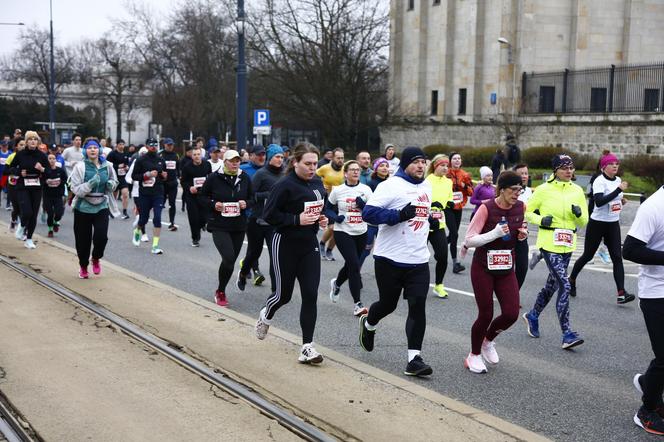 Bieg na Piątkę 2024, Warszawa - zdjęcia. Biegłeś? Szukaj się w galerii!