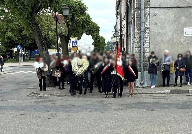 Tłumy na pogrzebie tragicznie zmarłej Mai. Kościół w Działdowie wypełniony po brzegi