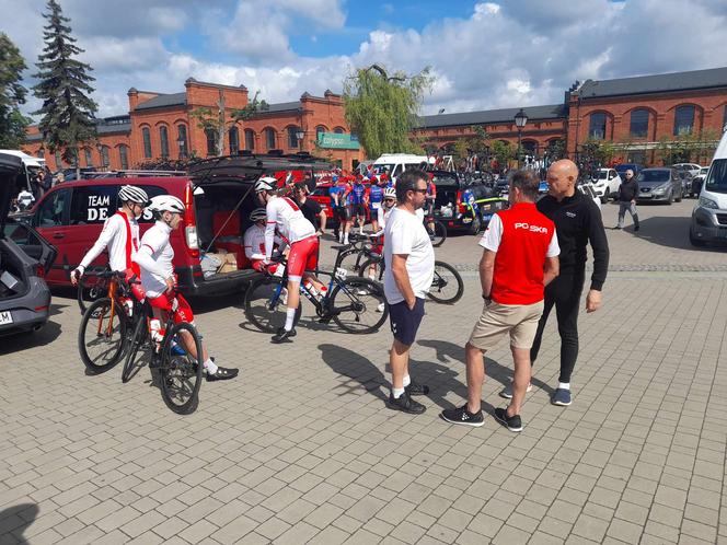 Ruszył Wyścig Kolarski „Solidarności” i Olimpijczyków. Z Łodzi wyjechało niemal 170 kolarzy