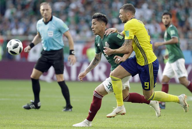 Grupa F: Mecz Meksyk-Szwecja. Carlos Salcedo i Marcus Berg