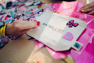 Maybelline New York i Universal Music Polska – ostatnie dni na udział w konkursie „Ty nadajesz rytm!” 