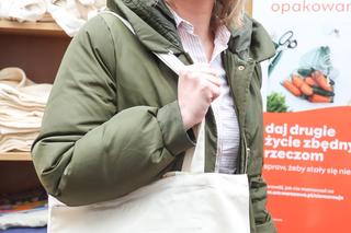 Na warszawskich bazarkach stanęły specjane szafy. To nowy ekologiczny pomysł Ratusza