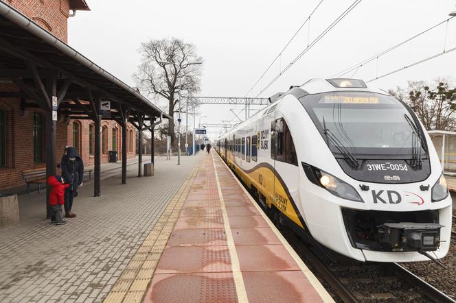 Zabytkowe dworce pod Wrocławiem otwarte dla podróżnych