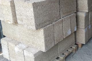 Bloczki ścienne z paździerzy konopnych