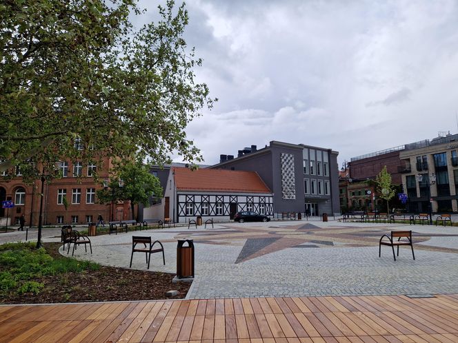 Rybi Rynek w Bydgoszczy niemal gotowy. Eleganckie nabrzeże już cieszy oczy!