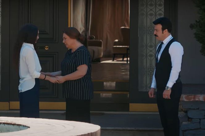 Nana wyjeżdża z rezydencji 