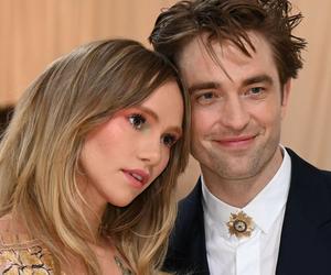 Robert Pattinson zostanie ojcem! Suki Waterhouse pokazała krągłości