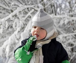 Co się stanie, gdy dziecko zje śnieg? 