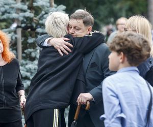 Pogrzeb Joanny Kołaczkowskiej. Tak pożegnali ją przyjaciele z kabaretu. Borek płakała jak uczennica