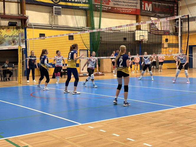Siatkarki Stali Grudziądz przegrywają z AZS-em Bydgoszcz. Decydowały końcówki setów