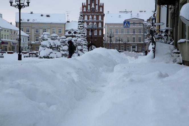 Śnieżny armagedon w Bartoszycach [ZDJĘCIA]