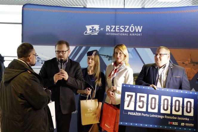 Rekord pasażerów na lotnisku w Jasionce!