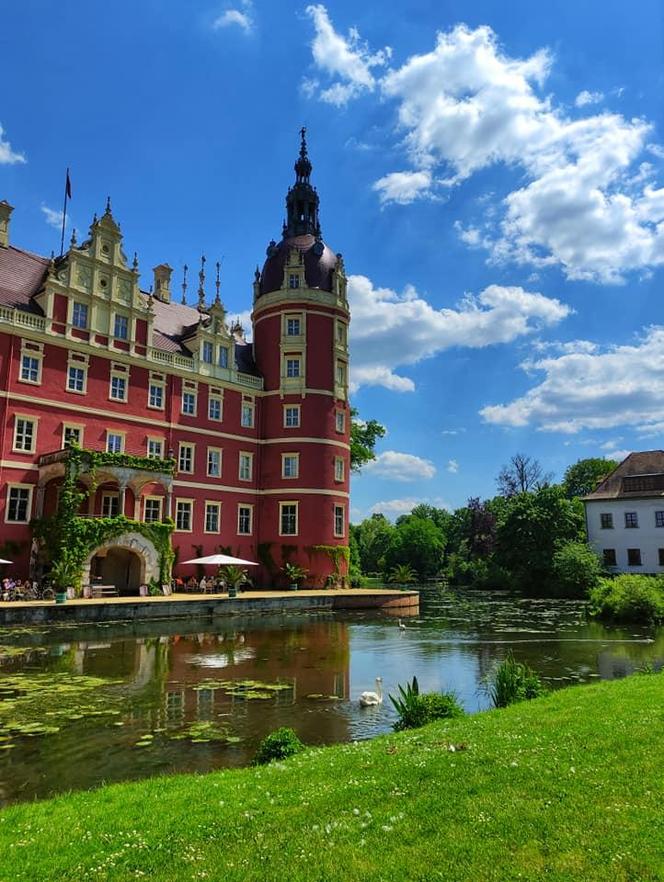 Przepiękne miejsce z odznaczeniem UNESCO blisko granicy polsko-niemieckiej. Zobaczcie jak wygląda Park w Mużakowie