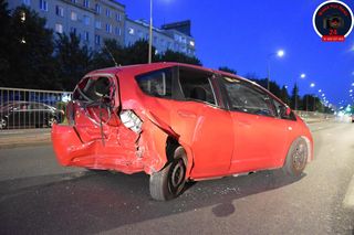 na skrzyżowaniu Alei Niepodległości i Odyńca w dzielnicy Mokotów