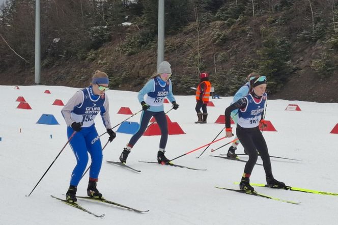 Narciarze SKI Tumlin na zawodach na Kubalonce