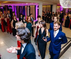 Elegancka studniówka maturzystów z I LO w Rybniku. Ten bal zapamiętają na długo