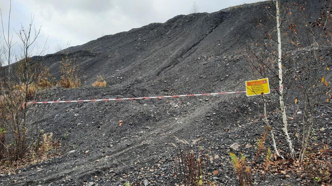 SRK rozpoczęła kolejne prace na hałdzie w Pszowie. Zwałowisko nielegalnie rozjeżdżają motocykliści