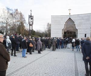 Podpalił się pod Pałacem Kultury i Nauki. Protestował przeciwko władzy. Mija sześć lat od samospalenia Piotra Szczęsnego