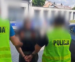 Ruszył z szablą na policjantów! Miał też granaty