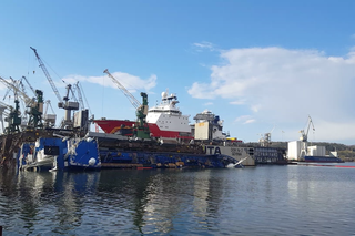 Gdynia: Trwa podnoszenie zatopionego statku