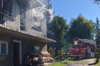 Głogoczów. Śmierć dopadła kobietę tuż przed progiem jej domu. Od ratunku dzieliło ja kilka metrów