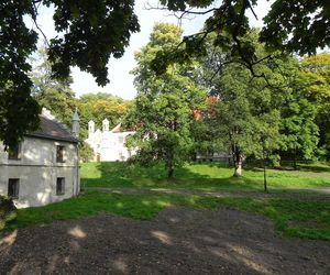 To najpiękniejszy taki pałac w Małopolsce. Jego historia wiąże się z mistyfikacją