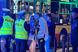 Z impetem huknęła hulajnogą w staruszkę w centrum Warszawy. 15-latka uciekła, złapała ją policja