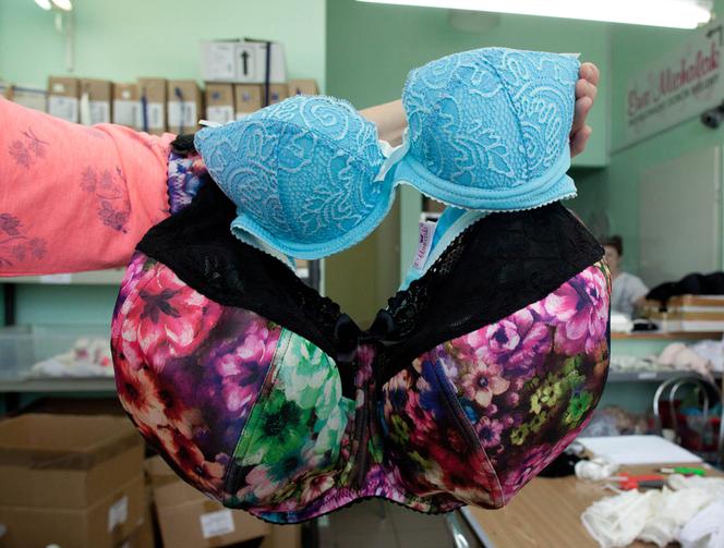 Największy biustonosz na świecie.