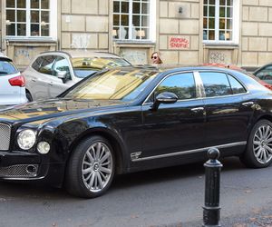 Joanna Przetakiewicz Bantleyem po pizzę