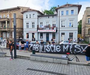  Inowrocław. 27-latek zmarł w czasie interwencji policji. Ponad 100 osób protestowało pod komendą [ZDJĘCIA]