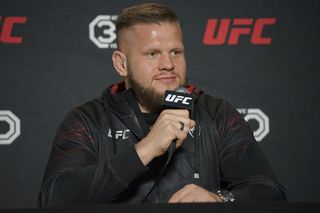 Błyskawiczna porażka Tybury na UFC Paryż! Brutalny nokaut na Polaku już w pierwszej rundzie