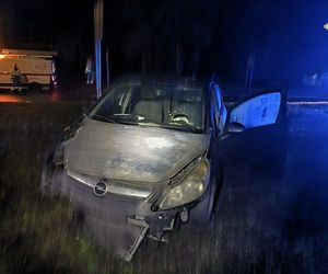  Wsiedli za kółko kompletnie pijani. Ucierpiała latarnia