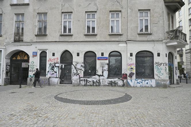 „To co robi miasto, to skandal”. Warszawa sprzedaje zabytkową kamienicę w centrum za grube miliony