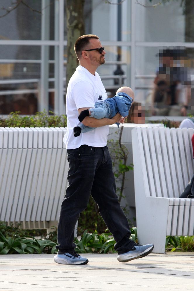 Marcin Hakiel z Dominiką i synkiem Romeo w Sopocie