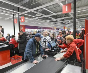 Wielkie otwarcie sklepu szwedzkiego giganta w Warszawie. Były gigantyczne promocje i długie kolejki