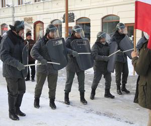 Funkcjonariusze ZOMO w centrum Lublina