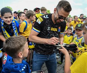 Tak świętowali piłkarze Motoru Lublin awans do ekstraklasy. Wierni kibice nie zawiedli [GALERIA]