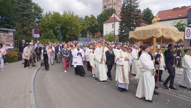 Boże Ciało 2025. Tysiące osób uczestniczyło w olsztyńskich procesjach